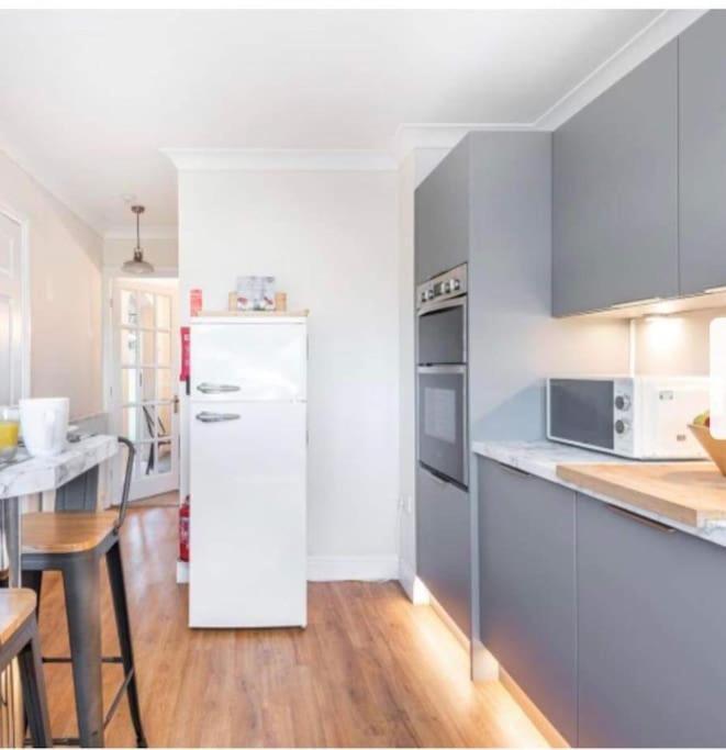 Beautiful Large Property, Sleeps 9 Walking Distance To The Sea , Beaches And Restaurants Fantastic Interior Lyme Regis Exterior photo