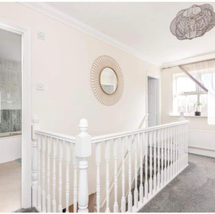Beautiful Large Property, Sleeps 9 Walking Distance To The Sea , Beaches And Restaurants Fantastic Interior Lyme Regis Exterior photo
