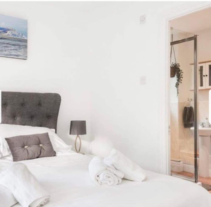 Beautiful Large Property, Sleeps 9 Walking Distance To The Sea , Beaches And Restaurants Fantastic Interior Lyme Regis Exterior photo